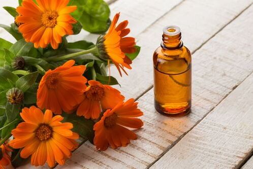La tintura di calendula è un semplice rimedio per il trattamento dell'osteocondrosi